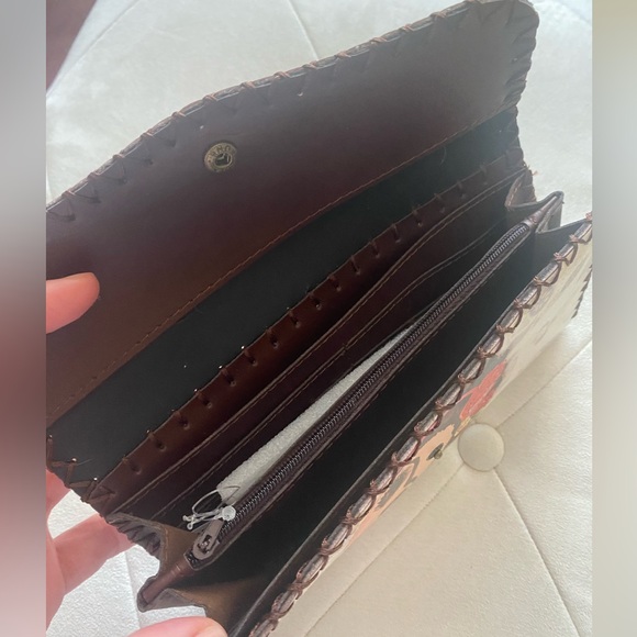 NWOT -Chic Girly Wallet - Picture 2 of 5